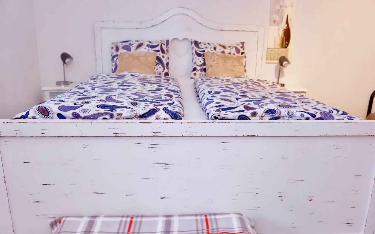 Bed and Breakfast Cave Du Treyblanc Luins Exterior foto