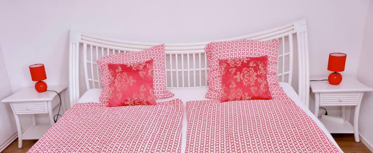 Bed and Breakfast Cave Du Treyblanc Luins Exterior foto