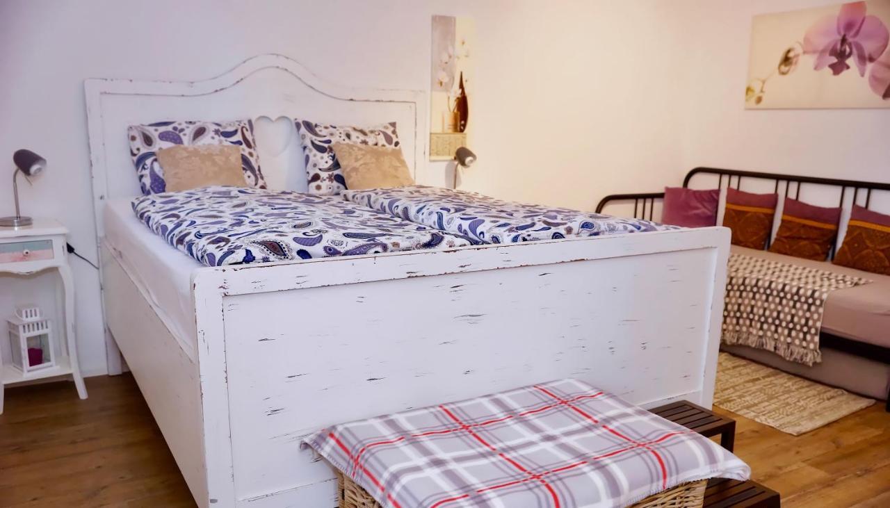 Bed and Breakfast Cave Du Treyblanc Luins Exterior foto