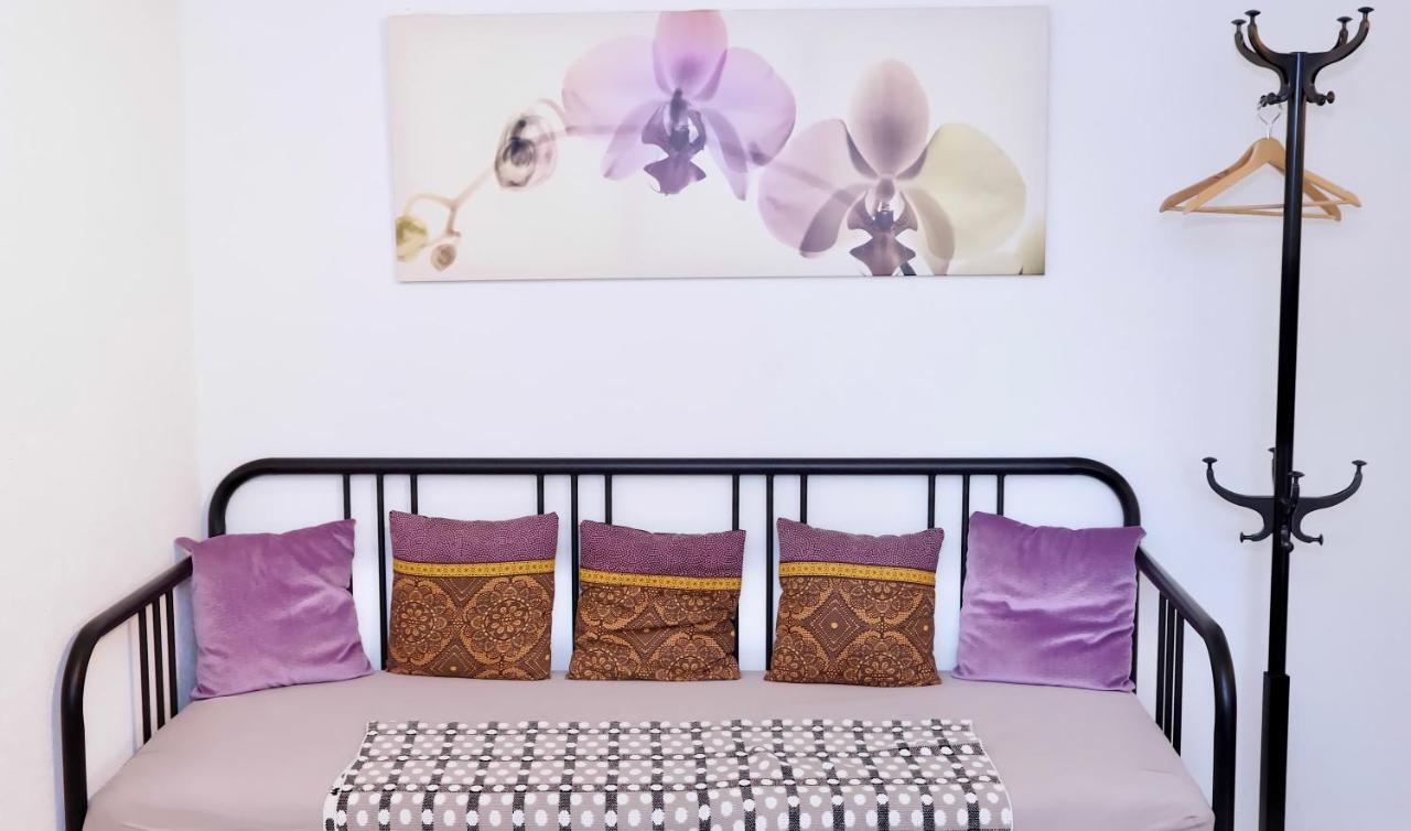 Bed and Breakfast Cave Du Treyblanc Luins Exterior foto
